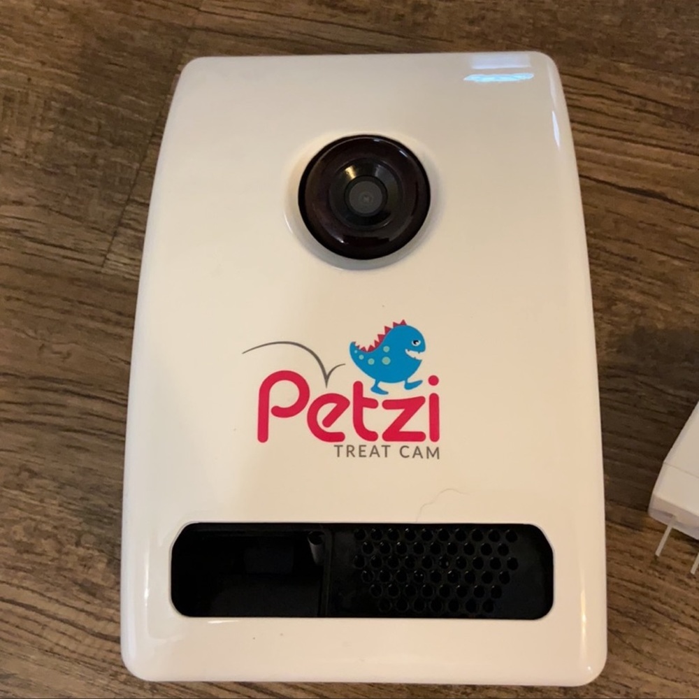 🙋🏻♀️🚛MOVING SALE!🛍️SHOP & SAVE📦📫Petzi Treat Dispensing Pet Camera🌟🐾🐶 - Picture 4 of 11